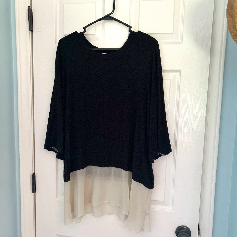 Cha Cha Vente, layered look, tunic. 3/4 sleeve. Great condition.